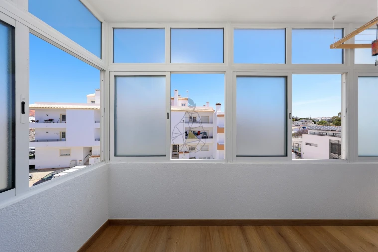 Apartamento T2 para Venda em Estômbar e Parchal Foto 9