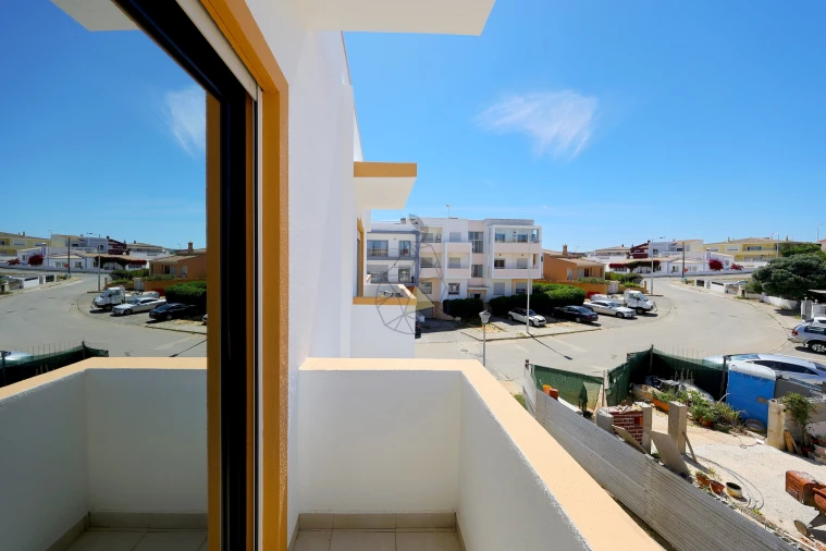 Apartamento T2 para Venda em Estômbar e Parchal Foto 25