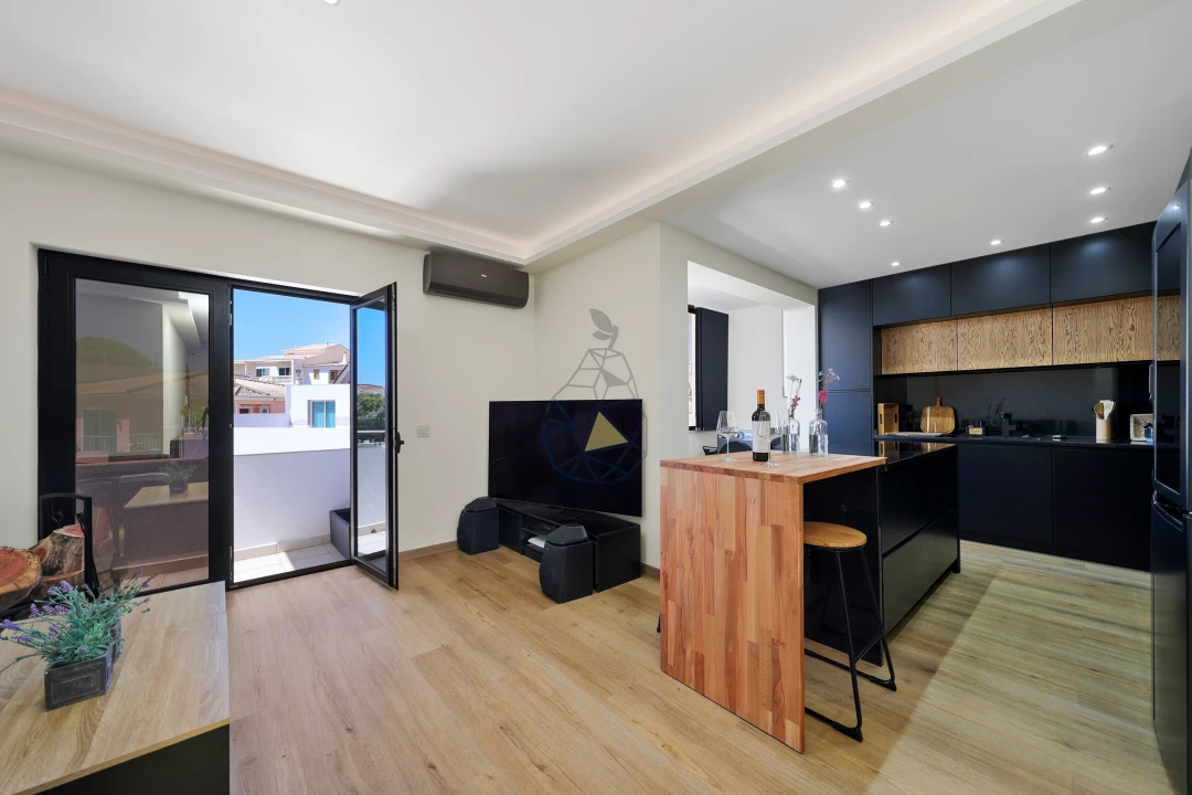 Apartamento T2 para Venda em Estômbar e Parchal Foto 1