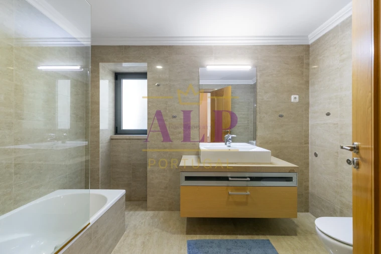 Apartamento T4 para Venda em Lagos (São Sebastião e Santa Maria) Foto 32