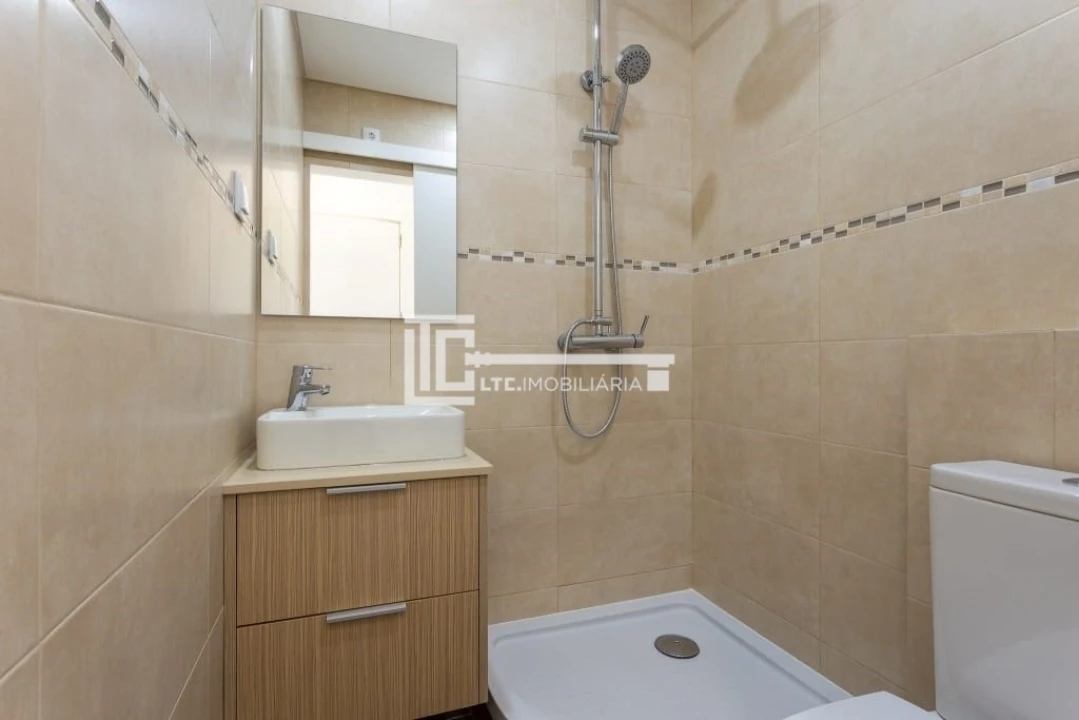 Apartamento T2 para Venda em Olivais Foto 15