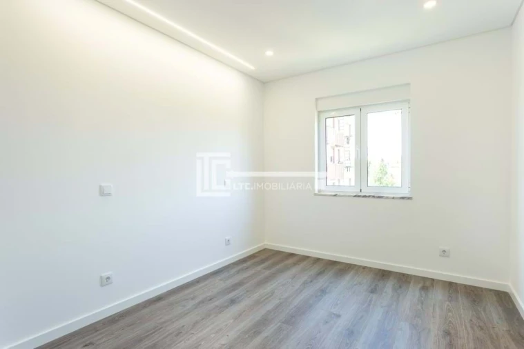 Apartamento T2 para Venda em Olivais Foto 4