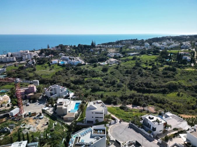 Moradia T4 para Venda em Armação de Pera Foto 12