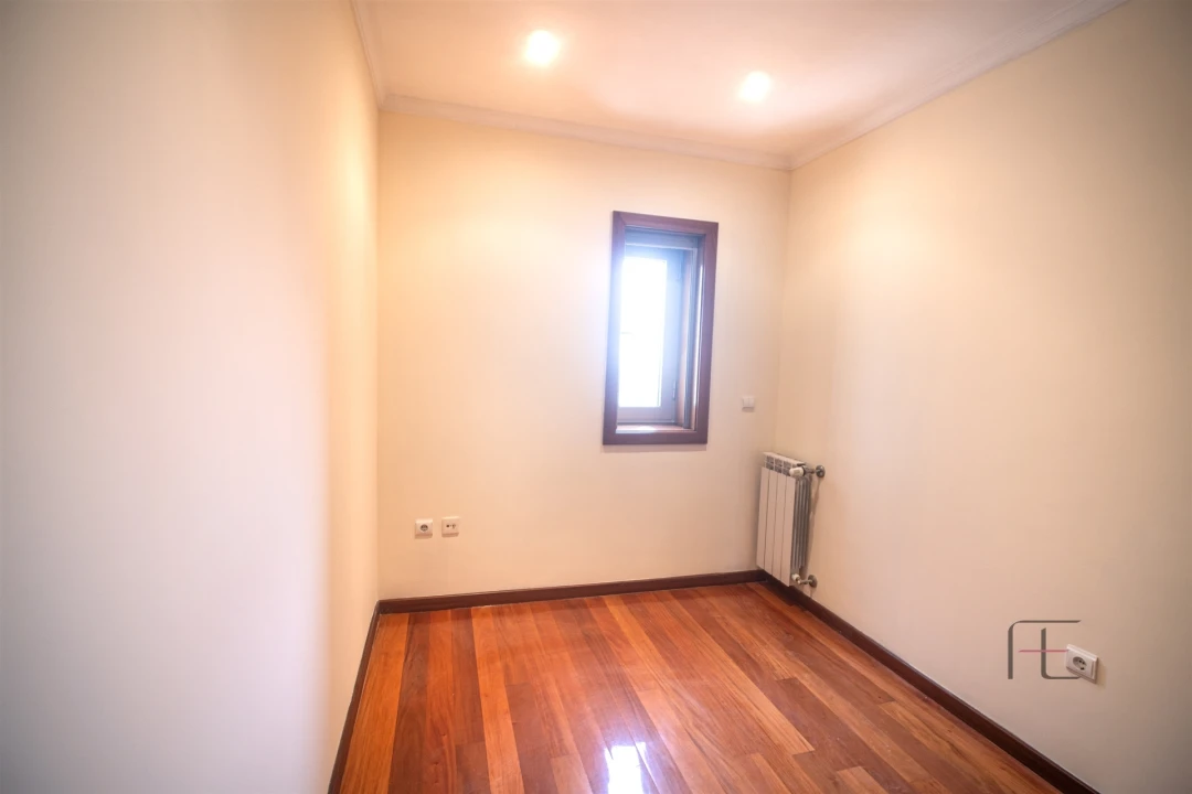 Apartamento T4 para Venda em Mafamude e Vilar do Paraíso Foto 12