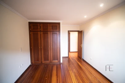 Apartamento T4 para Venda em Mafamude e Vilar do Paraíso