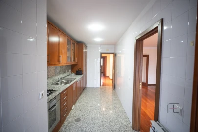 Apartamento T4 para Venda em Mafamude e Vilar do Paraíso
