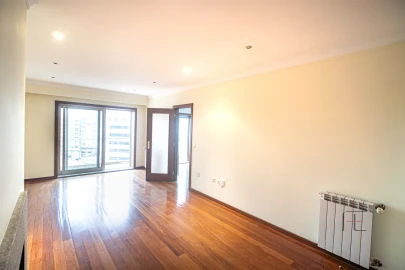 Apartamento T4 para Venda em Mafamude e Vilar do Paraíso