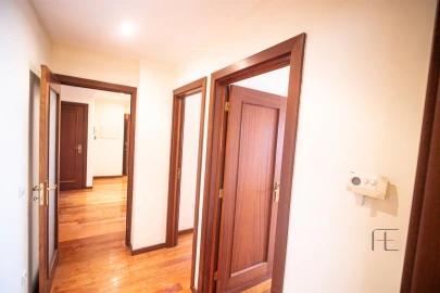 Apartamento T4 para Venda em Mafamude e Vilar do Paraíso