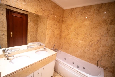 Apartamento T4 para Venda em Mafamude e Vilar do Paraíso