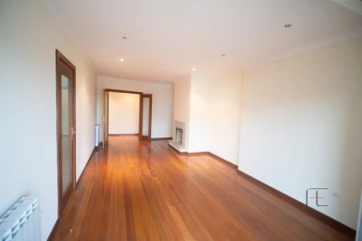 Apartamento T4 para Venda em Mafamude e Vilar do Paraíso