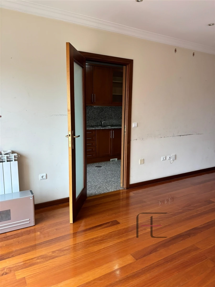 Apartamento T4 para Venda em Mafamude e Vilar do Paraíso Foto 7