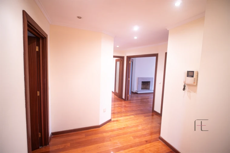 Apartamento T4 para Venda em Mafamude e Vilar do Paraíso Foto 2