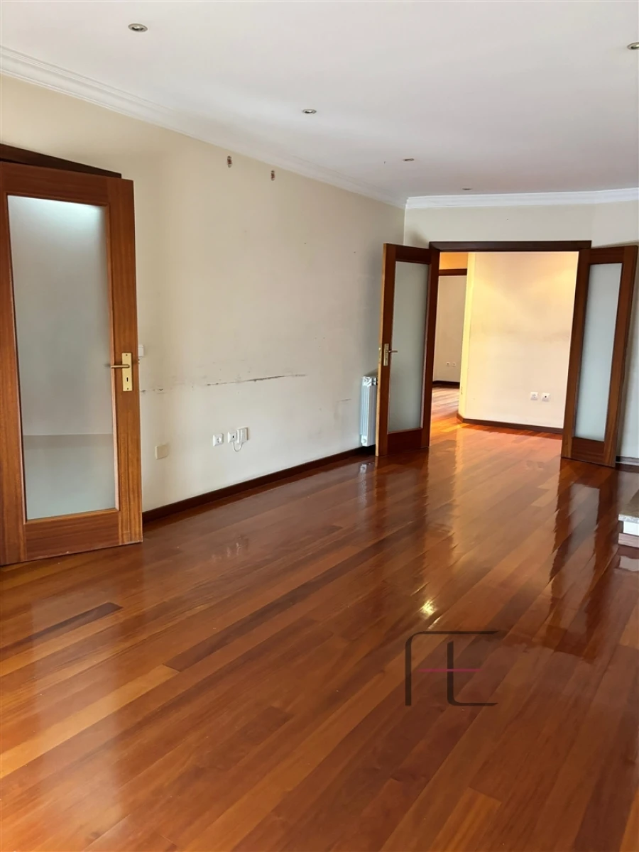 Apartamento T4 para Venda em Mafamude e Vilar do Paraíso Foto 5