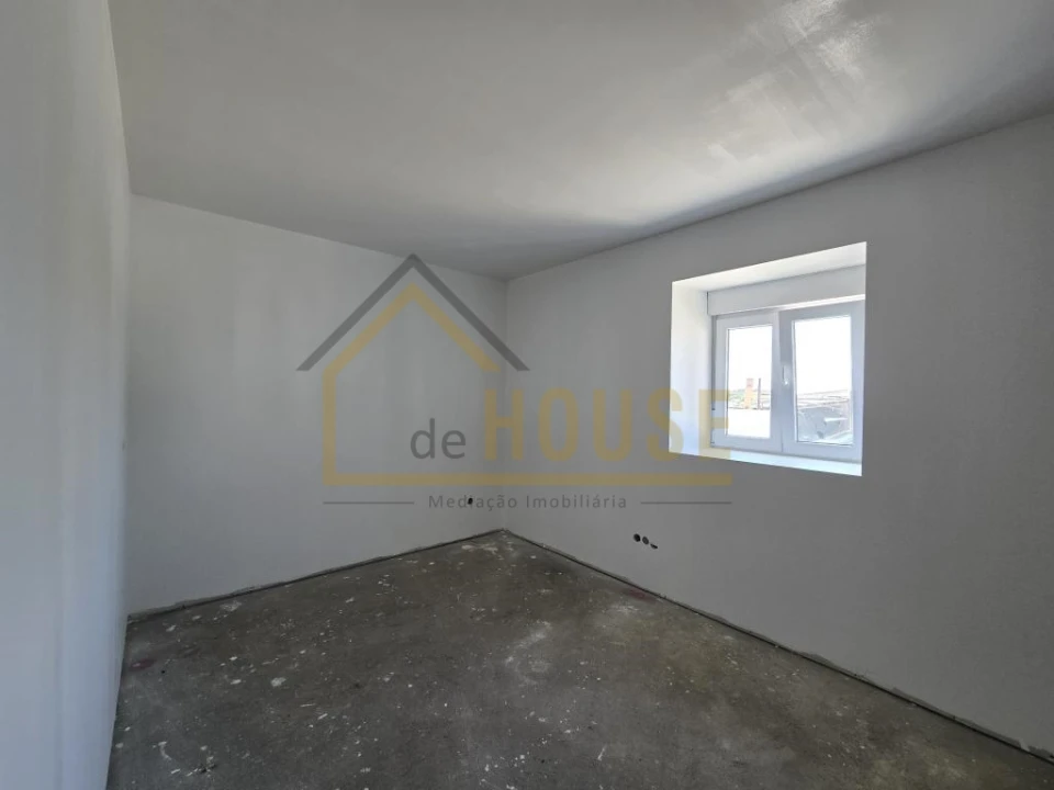 Moradia T2 para Venda em A dos Cunhados e Maceira Foto 9