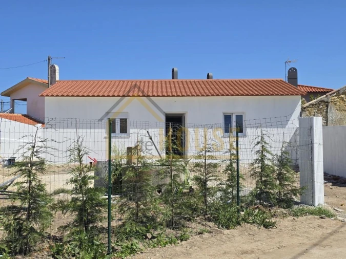 Moradia T2 para Venda em A dos Cunhados e Maceira Foto 1