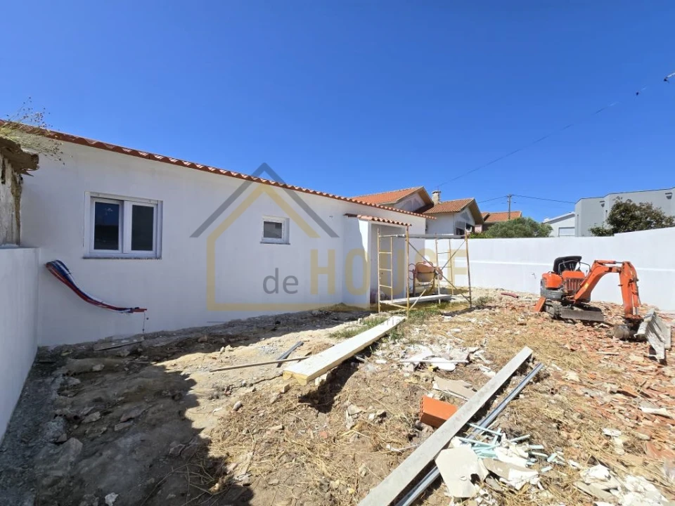 Moradia T2 para Venda em A dos Cunhados e Maceira Foto 3