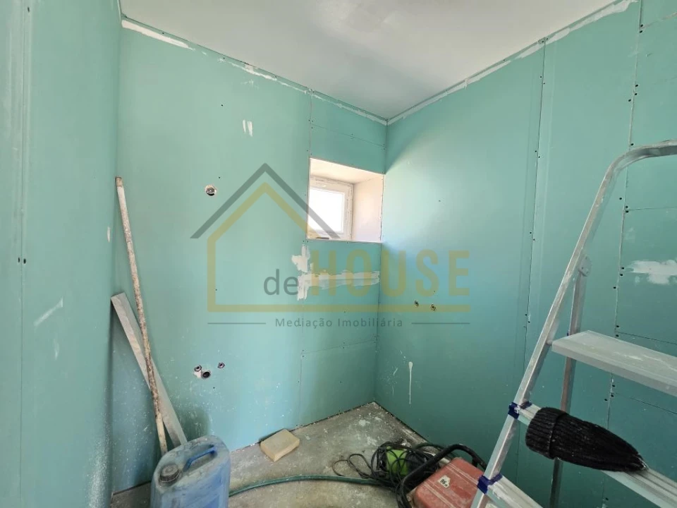 Moradia T2 para Venda em A dos Cunhados e Maceira Foto 8