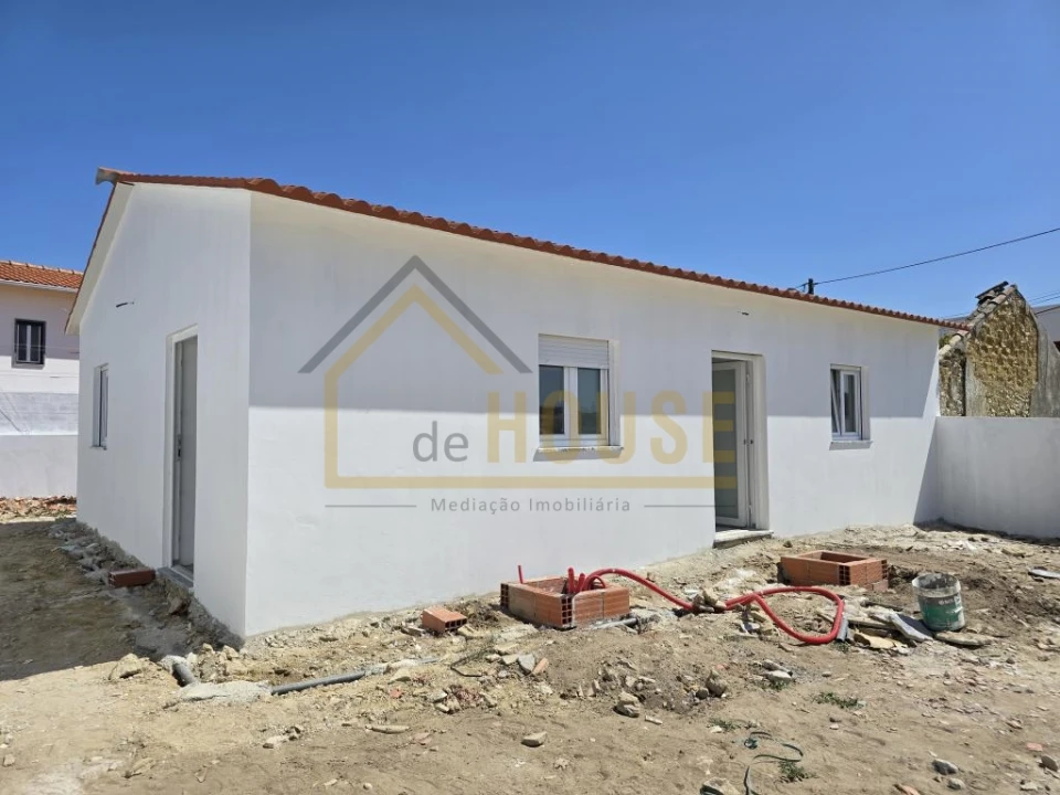 Moradia T2 para Venda em A dos Cunhados e Maceira Foto 2