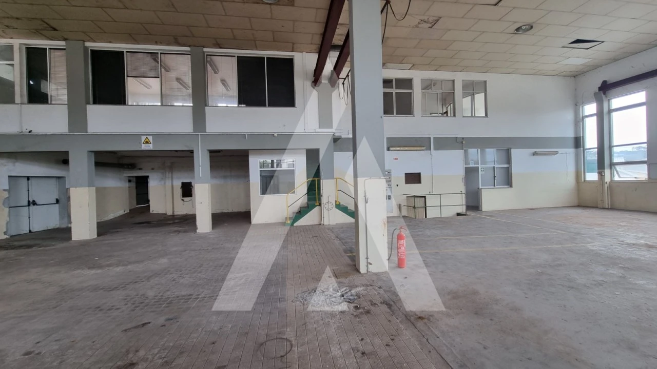 Prédio para Venda em Parceiros e Azoia Foto 3