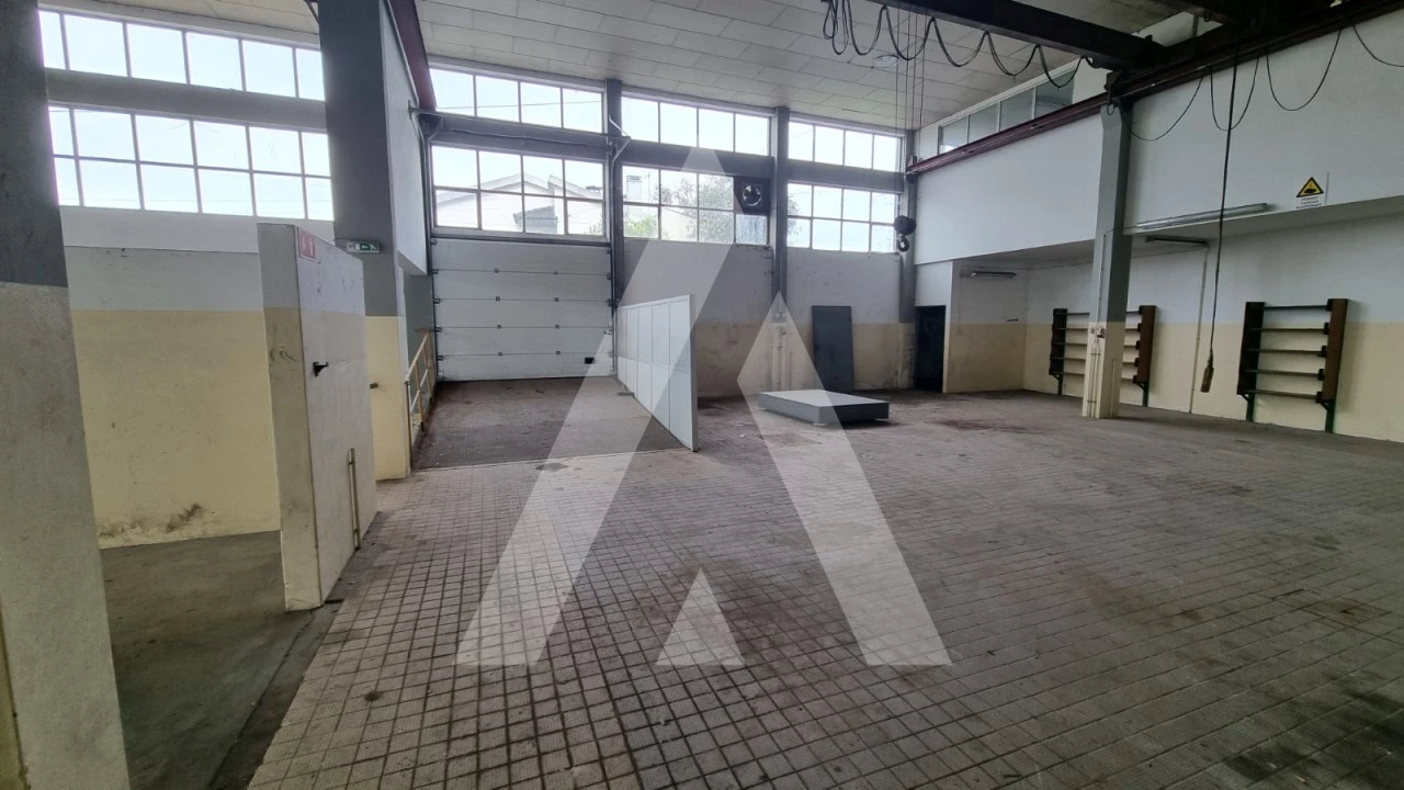 Prédio para Venda em Parceiros e Azoia Foto 5