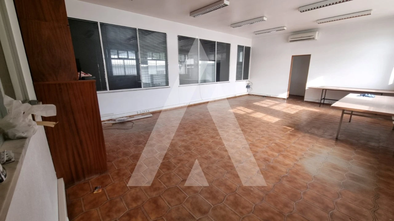 Prédio para Venda em Parceiros e Azoia Foto 28