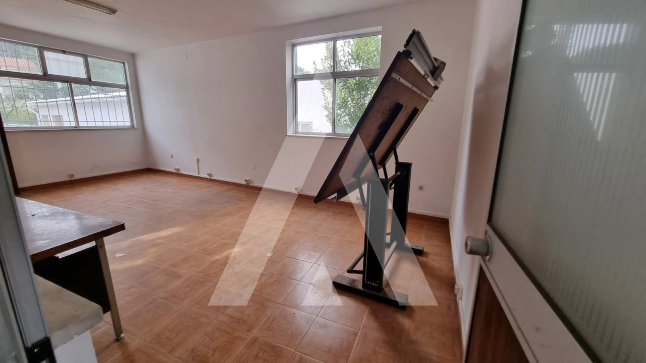 Prédio para Venda em Parceiros e Azoia Foto 33