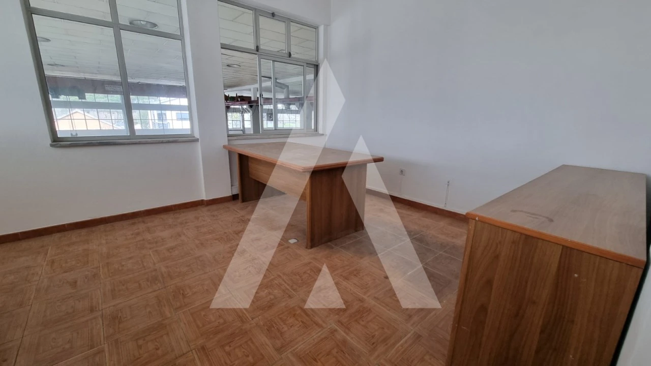 Prédio para Venda em Parceiros e Azoia Foto 37