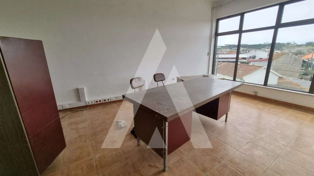 Prédio para Venda em Parceiros e Azoia Foto 39