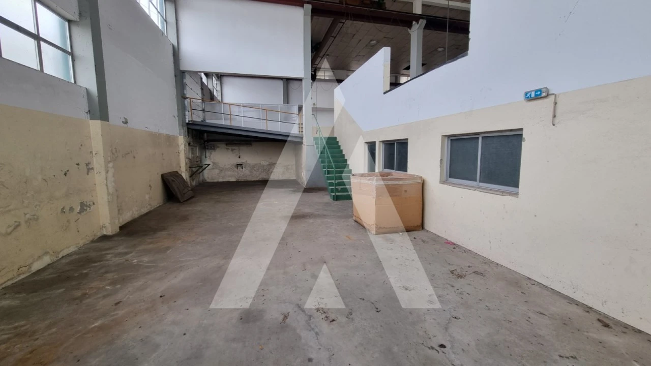 Prédio para Venda em Parceiros e Azoia Foto 44