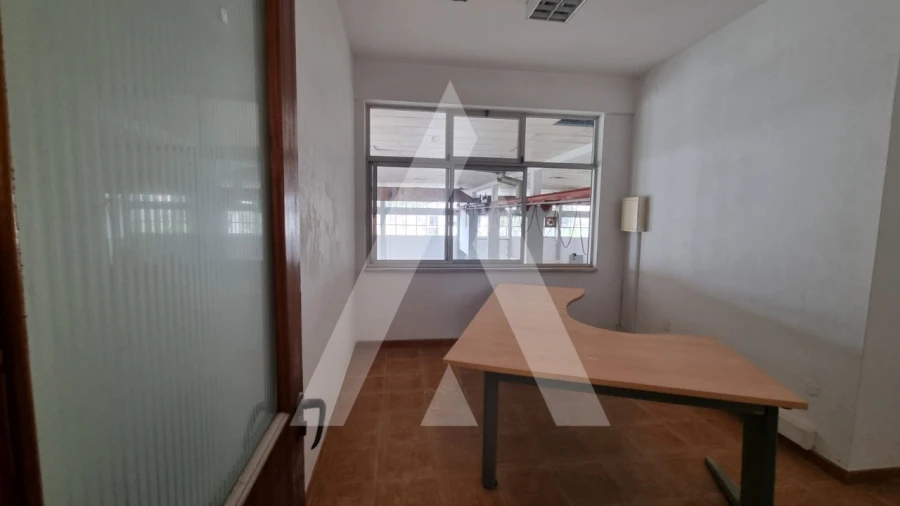 Prédio para Venda em Parceiros e Azoia Foto 29