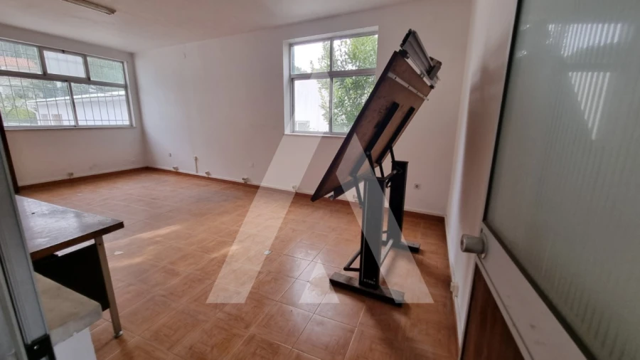 Prédio para Venda em Parceiros e Azoia Foto 33