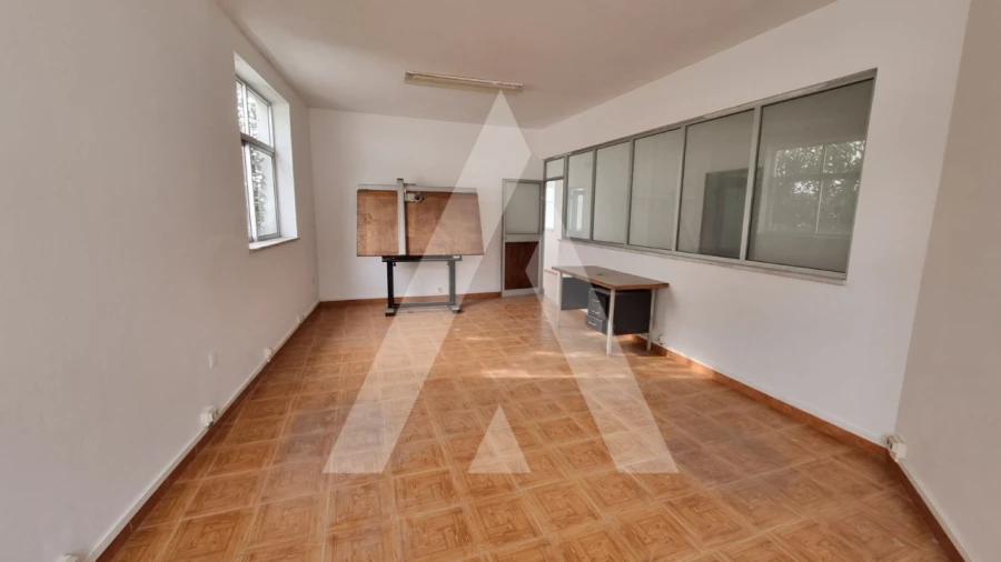 Prédio para Venda em Parceiros e Azoia Foto 36