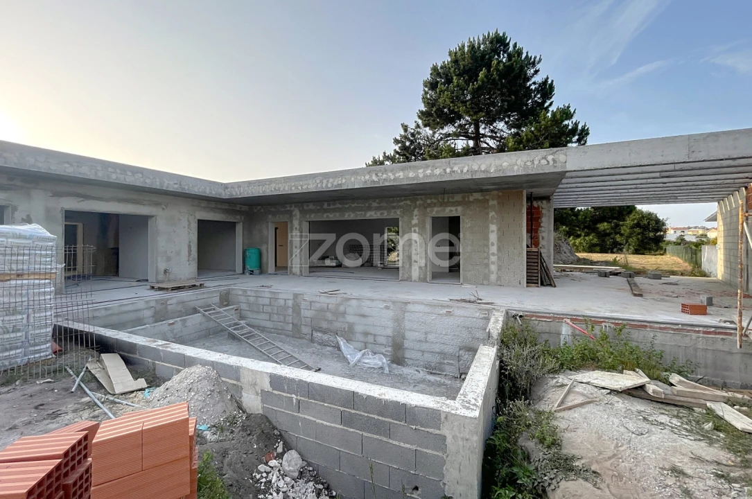 Moradia T4 para Venda em Nadadouro Foto 6
