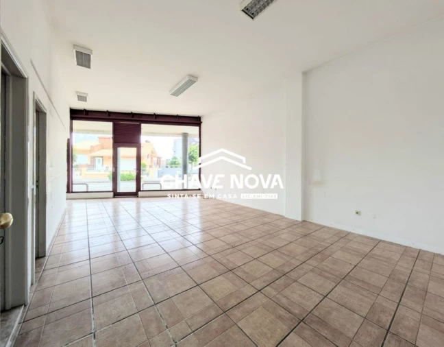 Loja para Venda em Lourosa Foto 1