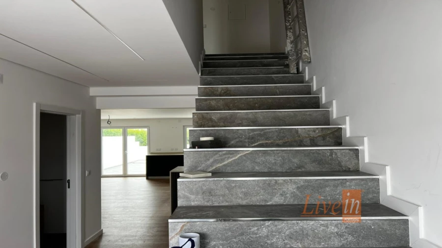 Moradia T3 para Venda em Encarnação Foto 11