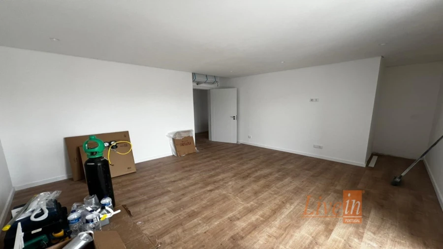 Moradia T3 para Venda em Encarnação Foto 12