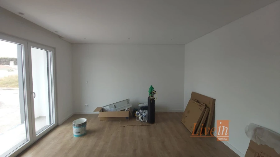 Moradia T3 para Venda em Encarnação Foto 14