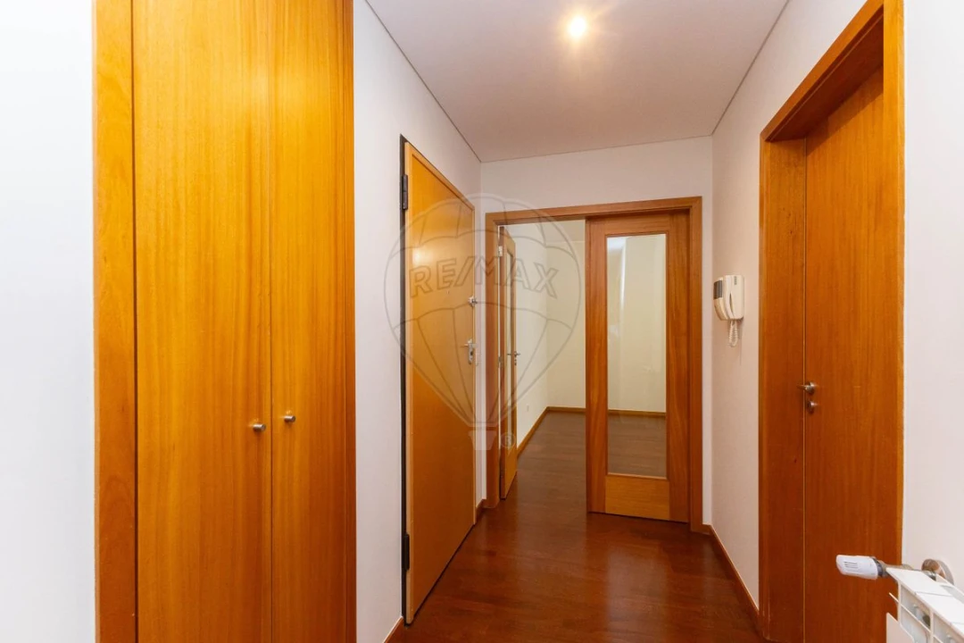 Apartamento T2 para Venda em Oliveira do Douro Foto 9