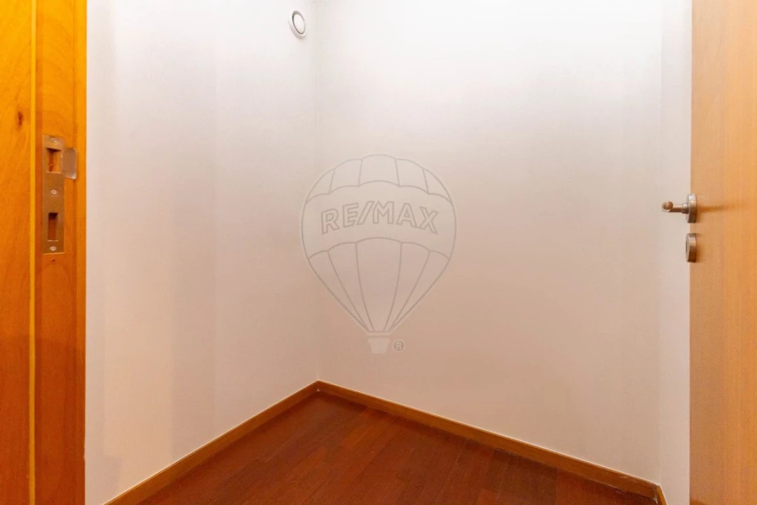 Apartamento T2 para Venda em Oliveira do Douro Foto 13