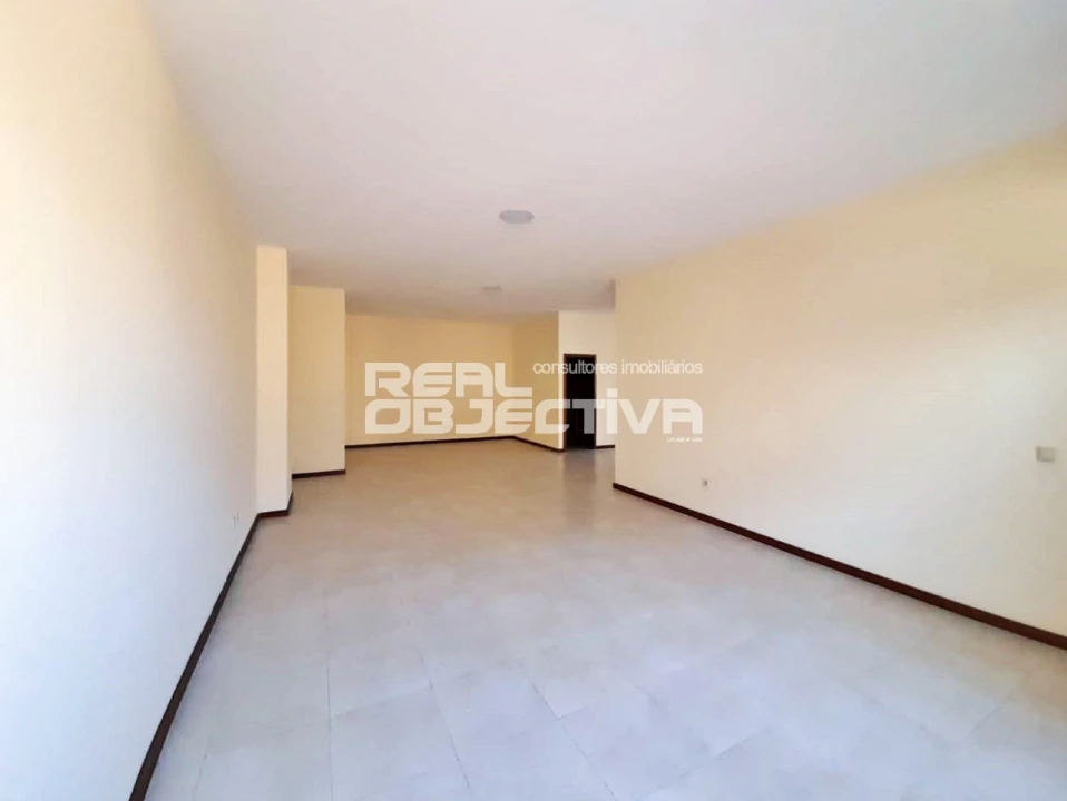 Loja para Arrendamento em Vila Chã Foto 4