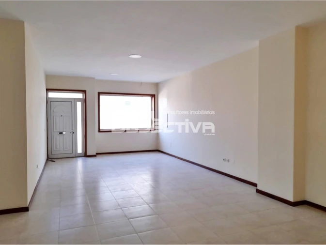 Loja para Arrendamento em Vila Chã Foto 6