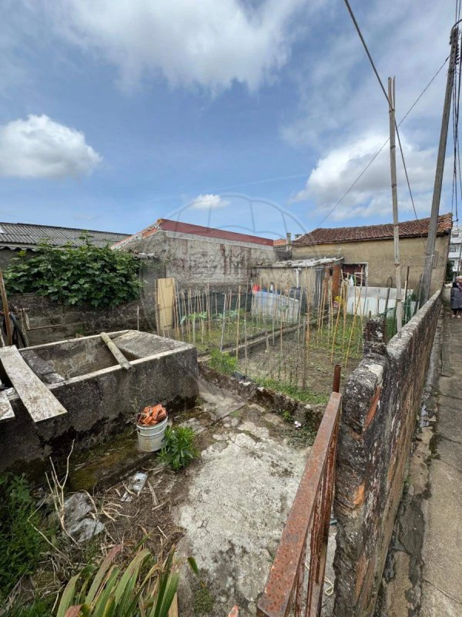 Moradia T2 para Venda em Oliveira do Douro Foto 5