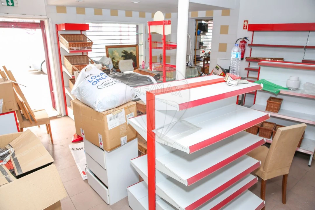 Prédio para Venda em Sacavém e Prior Velho Foto 5