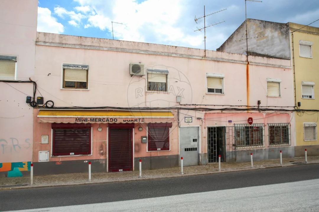 Prédio para Venda em Sacavém e Prior Velho Foto 42