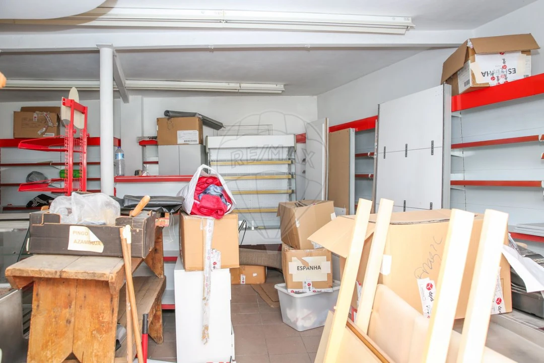 Prédio para Venda em Sacavém e Prior Velho Foto 8