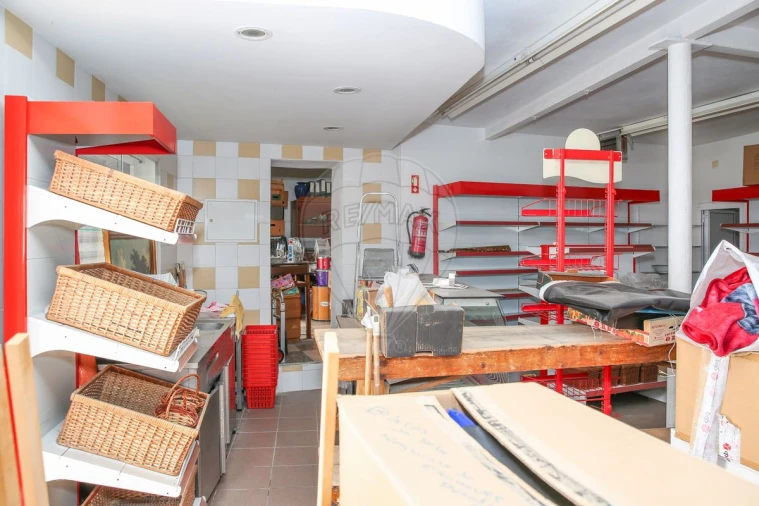 Prédio para Venda em Sacavém e Prior Velho Foto 7