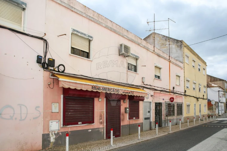 Prédio para Venda em Sacavém e Prior Velho Foto 42