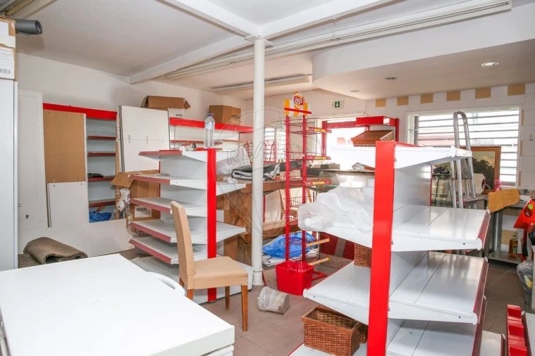 Prédio para Venda em Sacavém e Prior Velho Foto 2