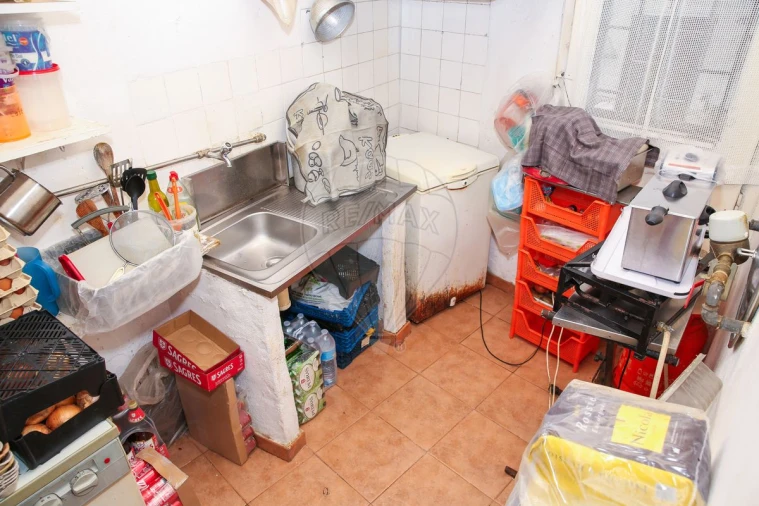 Prédio para Venda em Sacavém e Prior Velho Foto 40