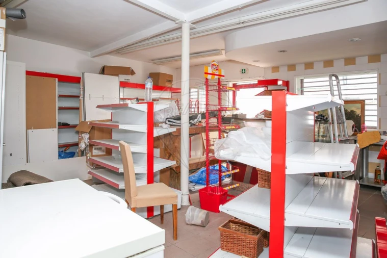 Prédio para Venda em Sacavém e Prior Velho Foto 3